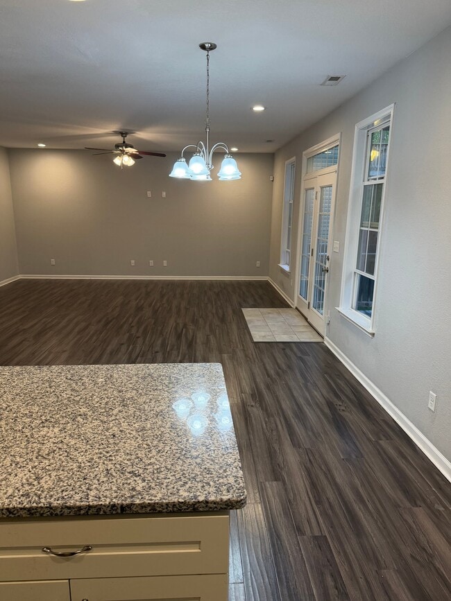 Photo - 516 Shenandoah St