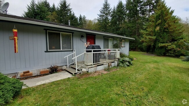 Building Photo - Country Style Home In Hansville