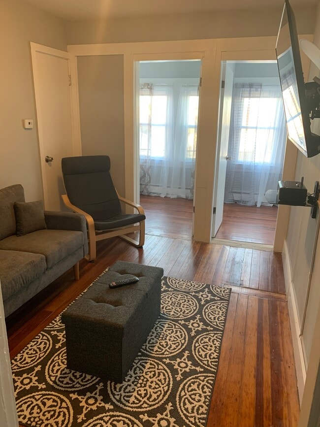 Livingroom/sunrooms (right door)
