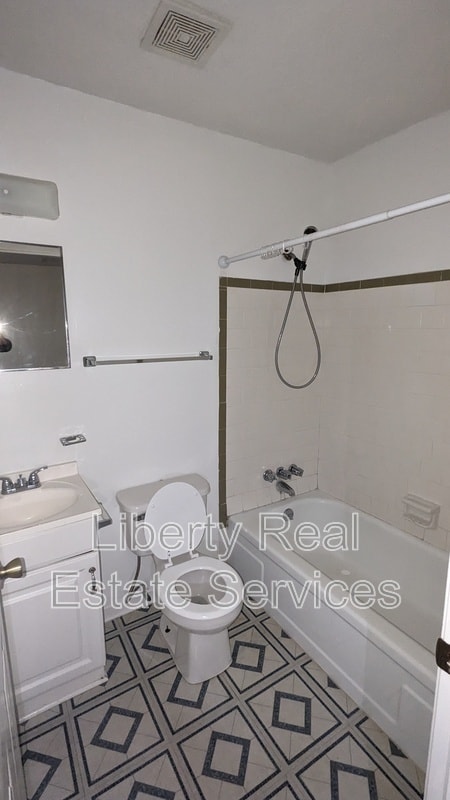 Photo - 125 Rolland St