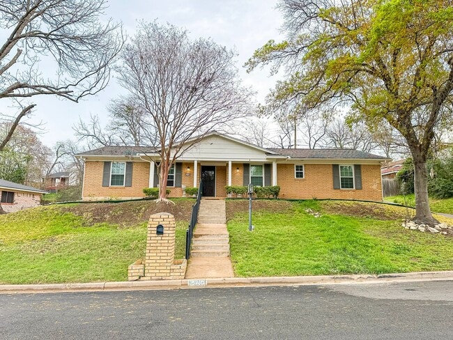 Photo - 4 Bedroom, 2 Bathroom Home in Woodway, TX!
