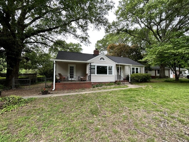 Photo - 319 Clarendon Dr