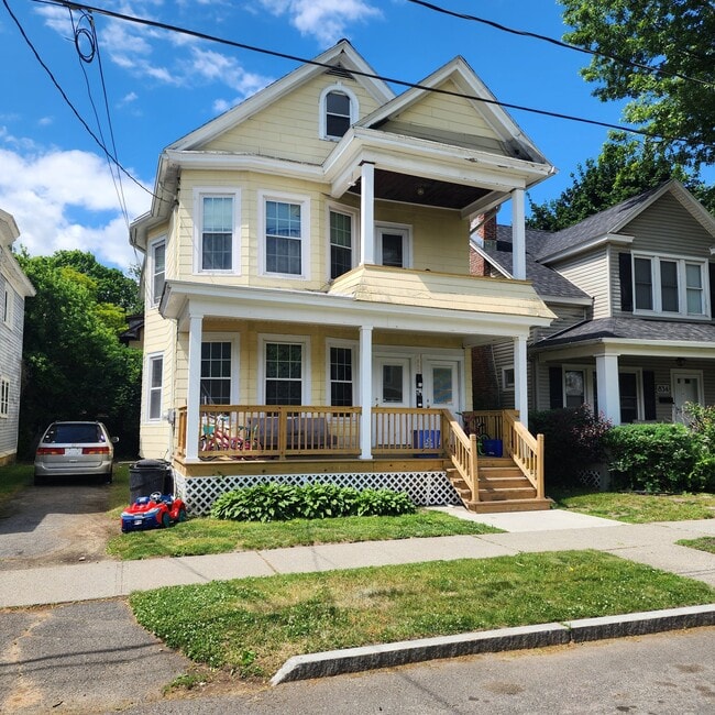 Building Photo - 832 Jay St