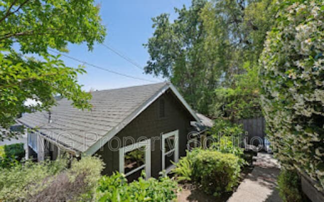 Photo - 21 Humboldt Ave