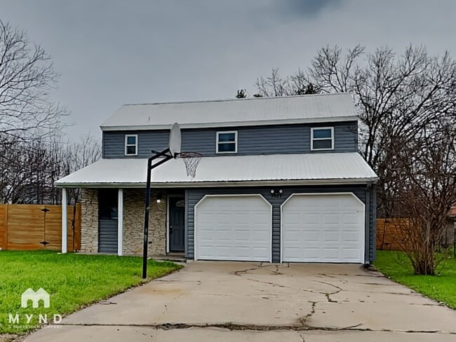 Building Photo - 1901 Gentilly Cir