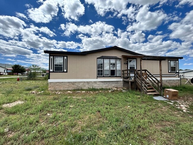 Building Photo - 3 bedroom/2 bathroom home in Mancos