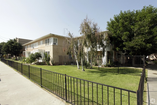 Building Photo - Park Manor