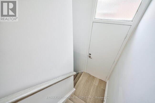Photo - 4395 Longmoor Dr