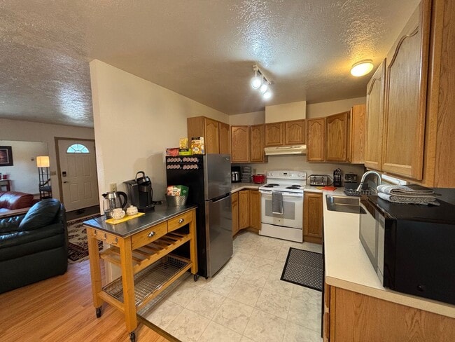 Photo - 213 Yukon Dr