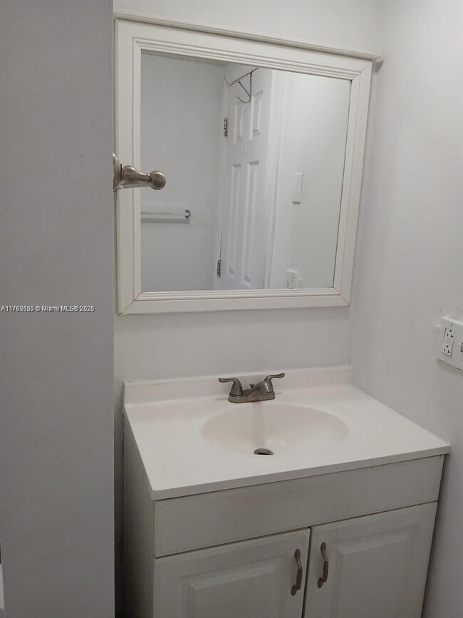 Photo - 1100 NE 1st Ct Condo Unit 210