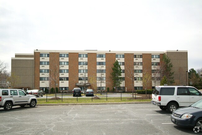 Photo - Cedar Center Apartments