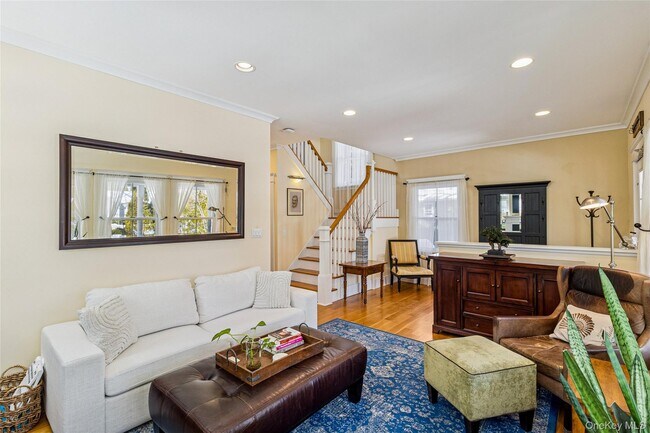 Photo - 38 Baycrest Ave