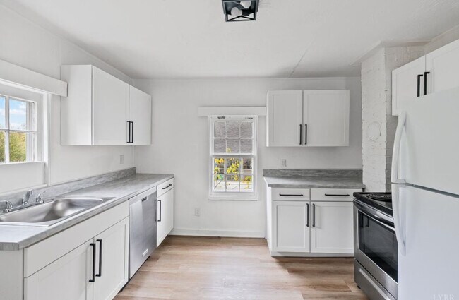 Photo - 111 M T Holt Ave