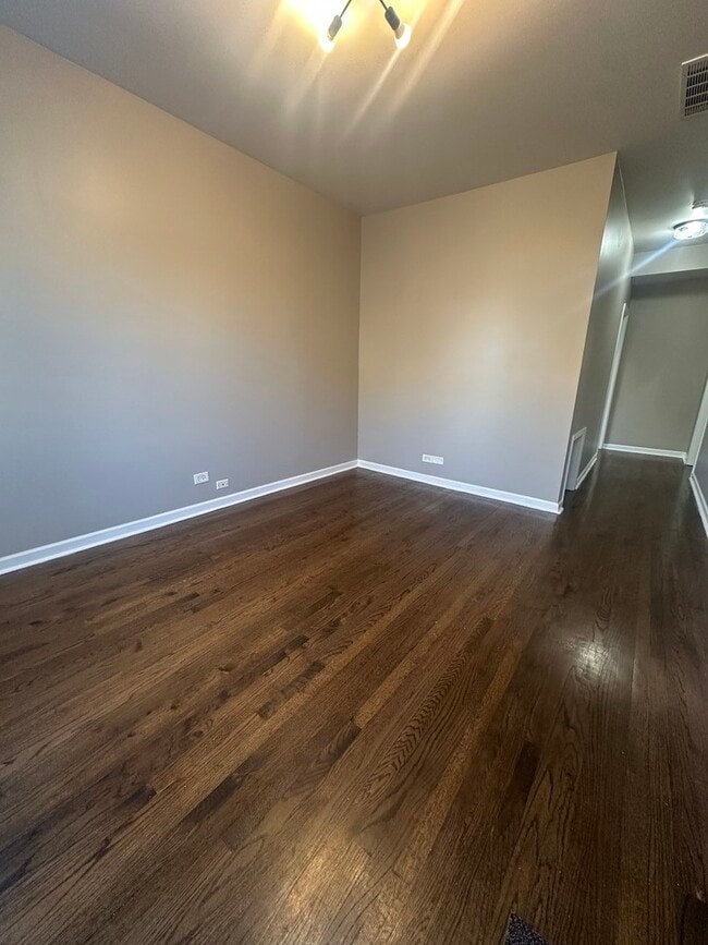 Photo - 3251 W Berteau Ave Unidad 2