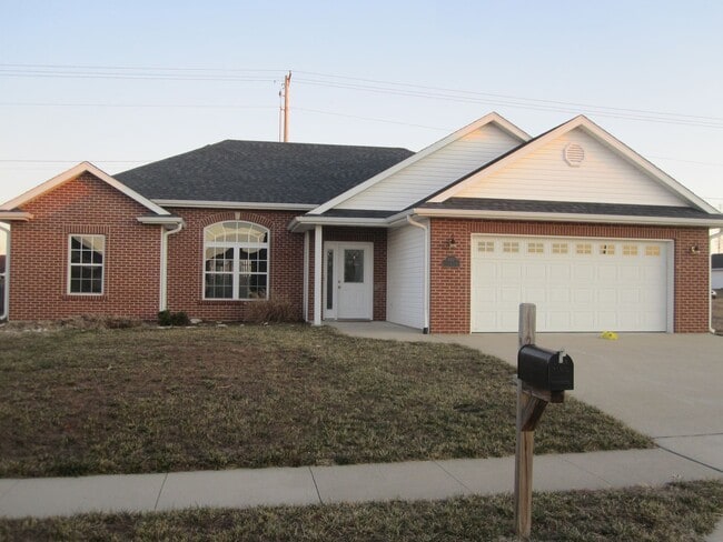 Building Photo - Nice 3 Bed 2 Bath House In Hunters Gate!
