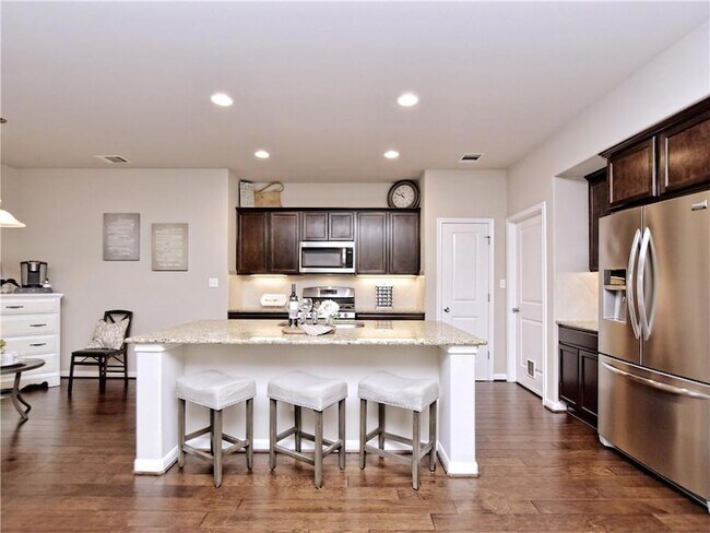 Photo - 409 Landing Ln