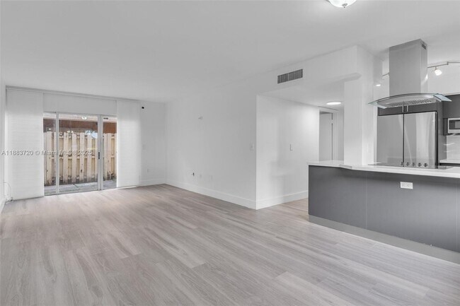 Photo - 6235 SW Kendale Lakes Cir Unit 140