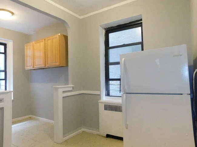 Photo - 253 E 181st St Unidad 3A