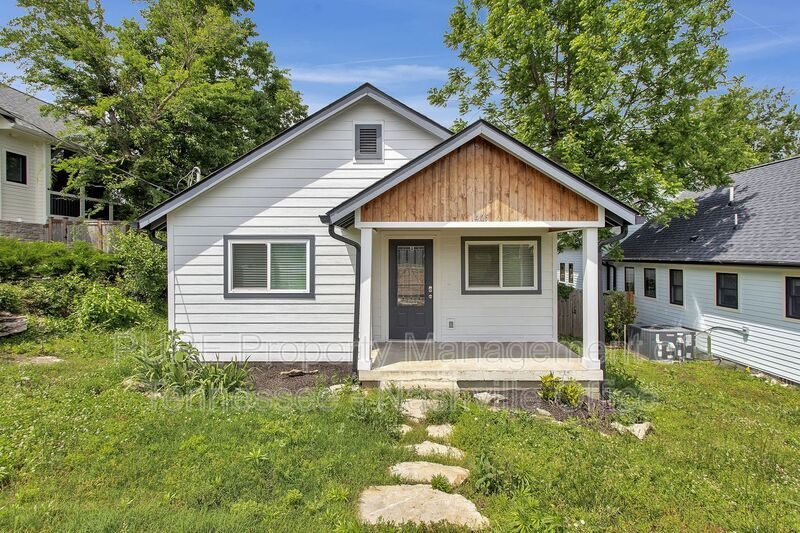 Photo - 1405 Russell Street