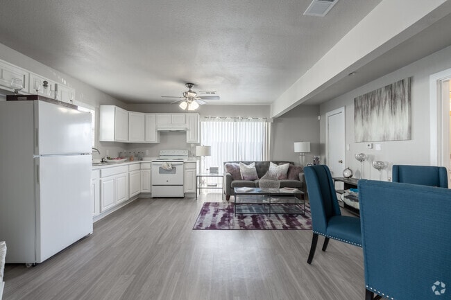 1 habitación, 1 baño - 710 pies cuadrados - Sala de estar - Woodside Flats