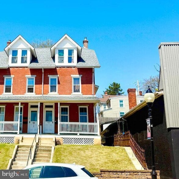 Photo - 327 Main St