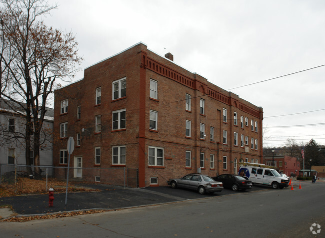 Ye Olde Firehouse Apartments - Ye Olde Firehouse Apartments