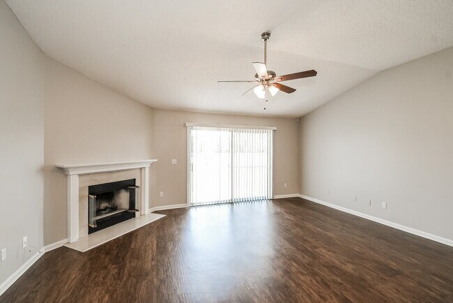 Photo - 405 Cottage Cove Ct