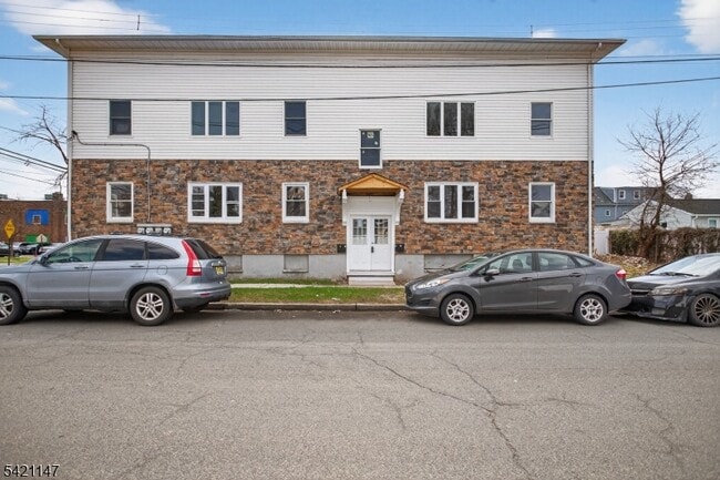 Building Photo - 378 Grand St Unit 1R