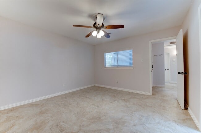 Photo - 10703 Highland Woods Dr
