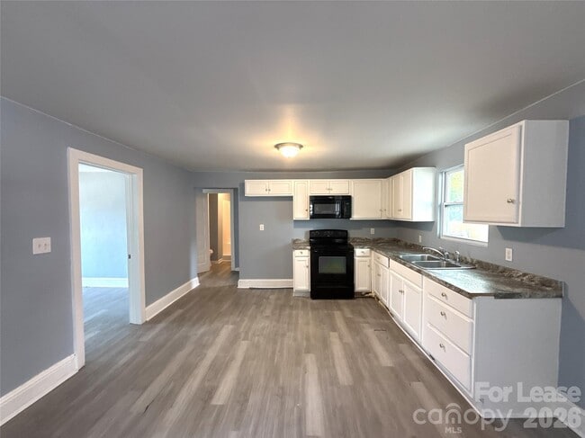 Photo - 207 Bradford Dr