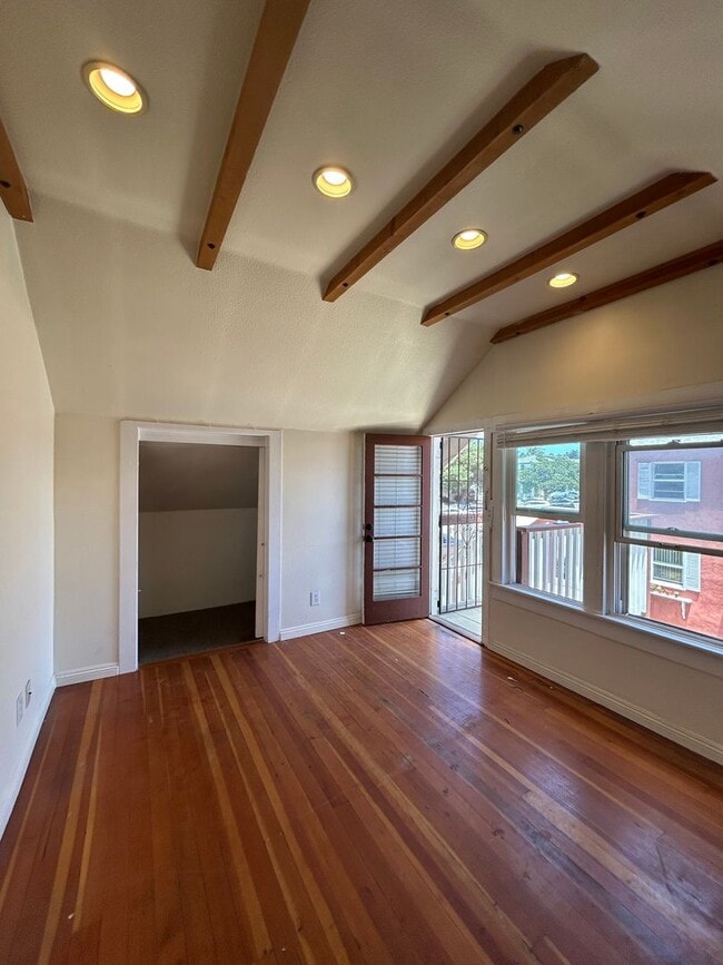 Photo - Upstairs one bedroom available now on Emerald between Cass and Bayard Unit 921