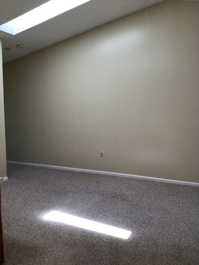 Photo - Cozy, end unit 2 bed/1 bath townhouse