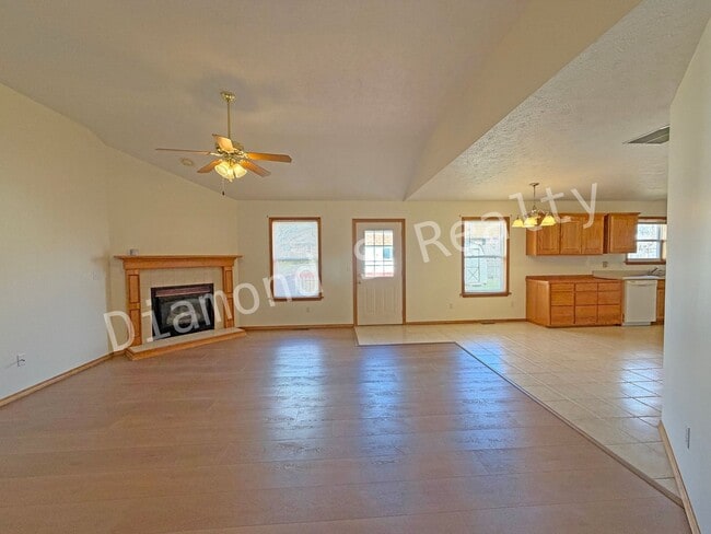 Photo - Beautiful 3 Bedroom Home with Shop Located in Southwest Springfield