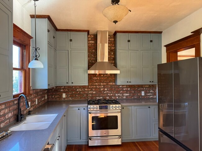 kitchen - 1360 Granada Ave