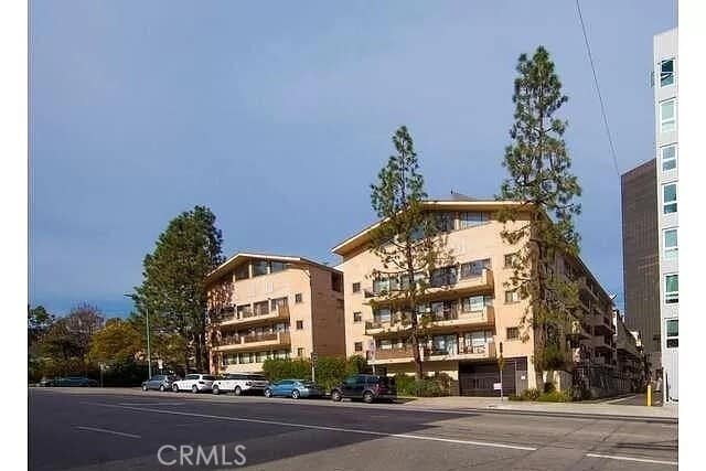 Building Photo - 1154 S Barrington Ave Unit 102