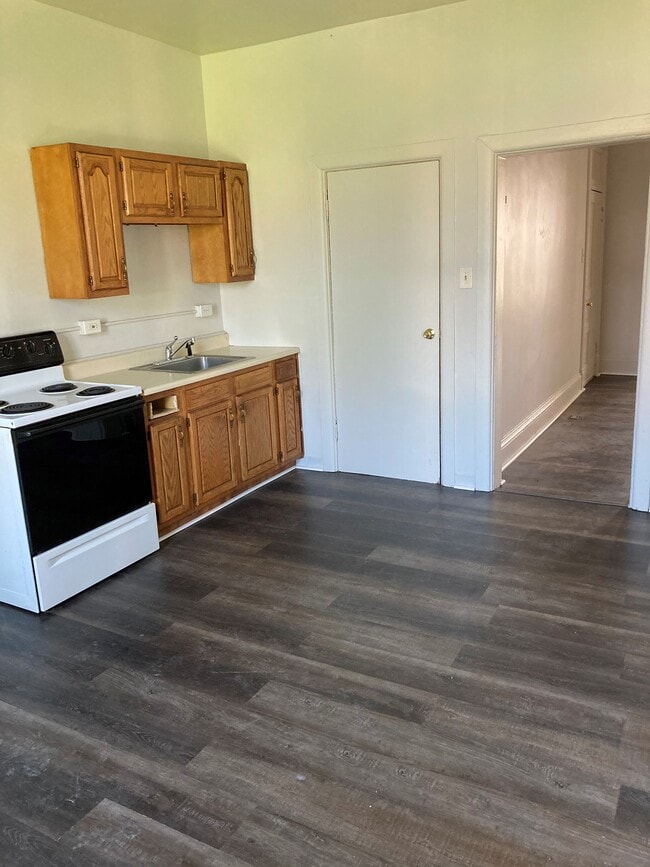 Photo - 27 S Locust St