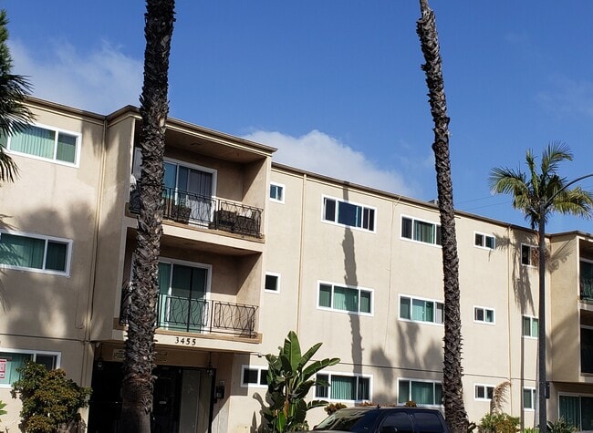 Bixby Knolls Regency Townhomes - Bixby Knolls Regency Townhomes Unit 301