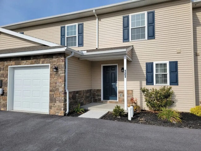 Building Photo - 126 Robert Cir