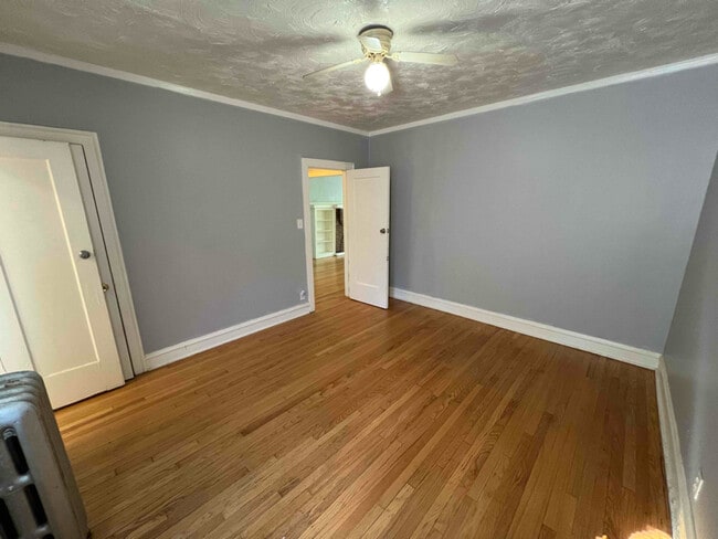 Photo - 7931 S Manistee Ave Unidad 2N