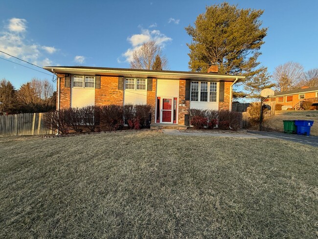 Photo - 20 Windy Hill Ln House