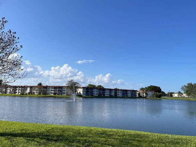Photo - 9423 S Hollybrook Lake Dr Unit 203