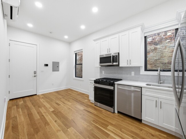 Photo - 858 West Side Ave Unit 2R