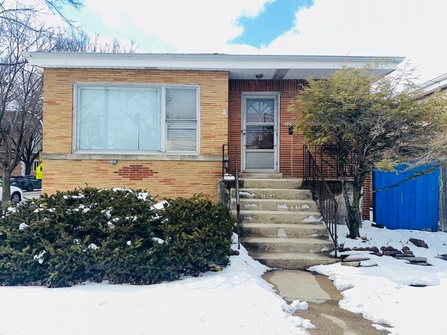 Building Photo - 3000 N Austin Ave