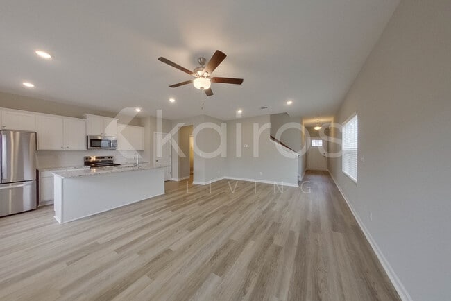 Photo - 933 Silent Barge Cv