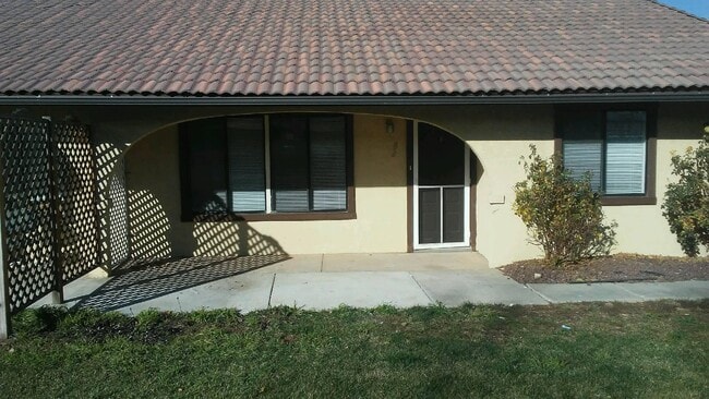 Front Entrance - 21036 Santa Barbara Dr Unit Apt B1