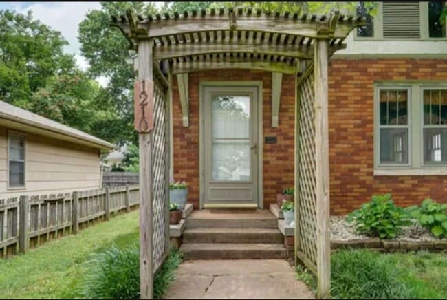 Photo - Spacious 3-Bedroom, 1-Bathroom Home AVAILABLE NOW!!