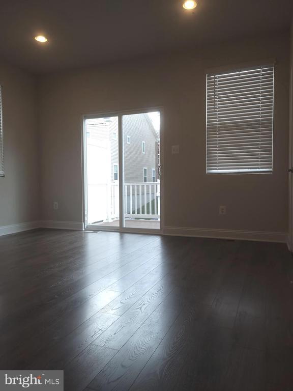 Photo - 7111 Tyndale Way