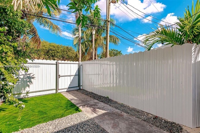 Photo - 2425 SW 26th Terrace Unit A