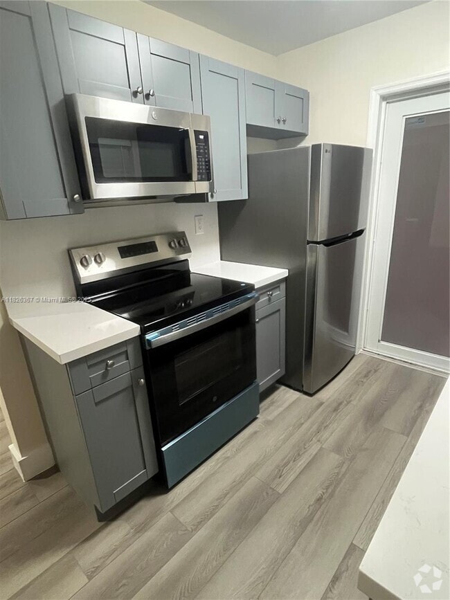 Building Photo - 1747 Rodman St Unit 206 Rental