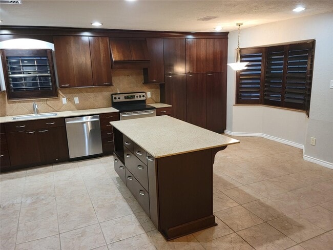 Photo - 343 Windsor Square